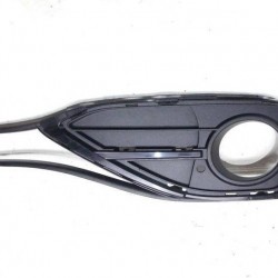 Решетка радиатора BMW частично открытая правая 51117309628 Решетка радиатора BMW частично открытая правая 51117309628