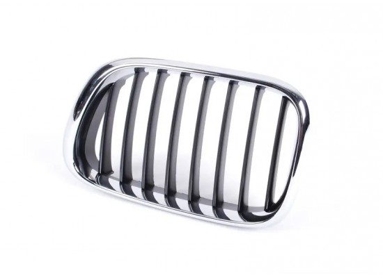 Решетка радиатора Bmw передняя левая 51138402645