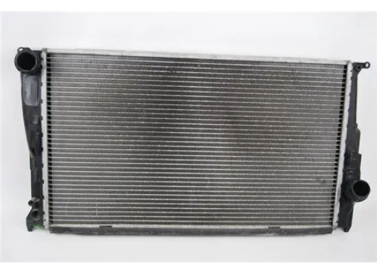 BMW Radyatör E81 E87 E88 E90 E91 E92 E93 E84 E89 Cabrio X1 Z4 Bmw 17117788903 BMW Radyatör E81 E87 E88 E90 E91 E92 E93 E84 E89 Cabrio X1 Z4 Bmw 17117788903